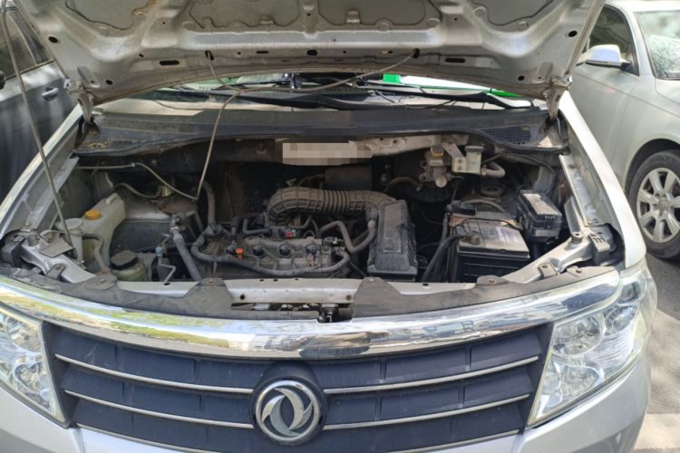 Used Dongfeng Shuaike 2013 Revised Version 1.5L Manual Standard Edition 7 Seats China V Emission Standard Engine Bay