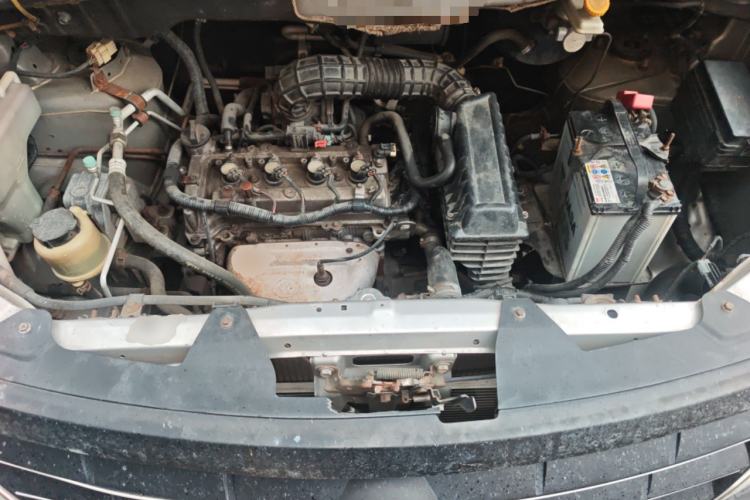 Used Dongfeng Shuaike 2013 Revised Version 1.5L Manual Standard Edition 7 Seats China IV Standard Engine Bay