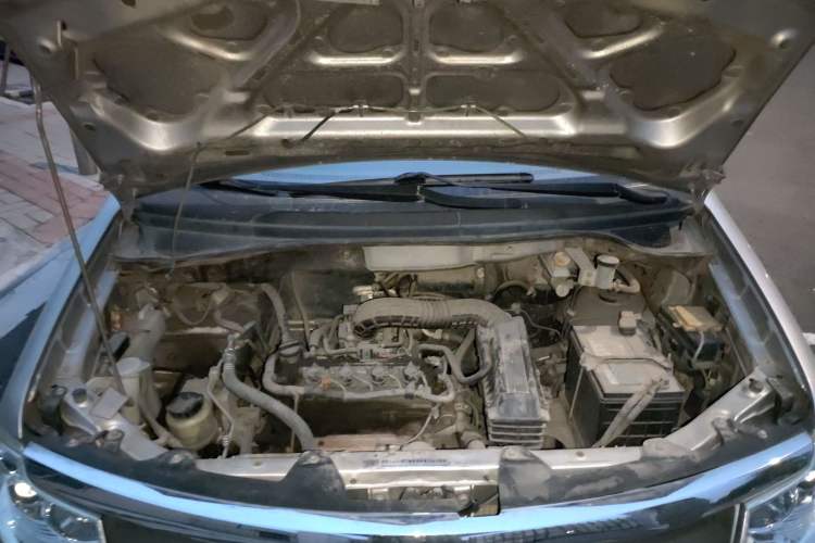 Used Dongfeng Shuaike 2013 1.5L Manual Standard Model 7-Seater China V Standard Engine Bay
