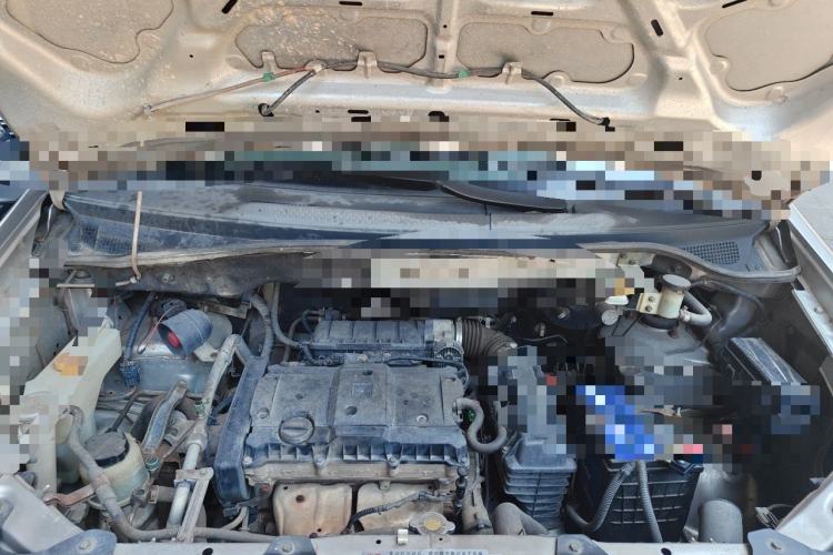 Used Dongfeng Shuaike 2013 Revised Version 1.6L Manual Luxury 7-Seater China V Standard Engine Bay