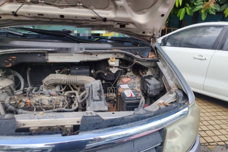 Used Dongfeng Shuaike 2013 Revised Version 1.5L Manual Comfort Trim 7 Seats China IV Standard Engine Bay Left