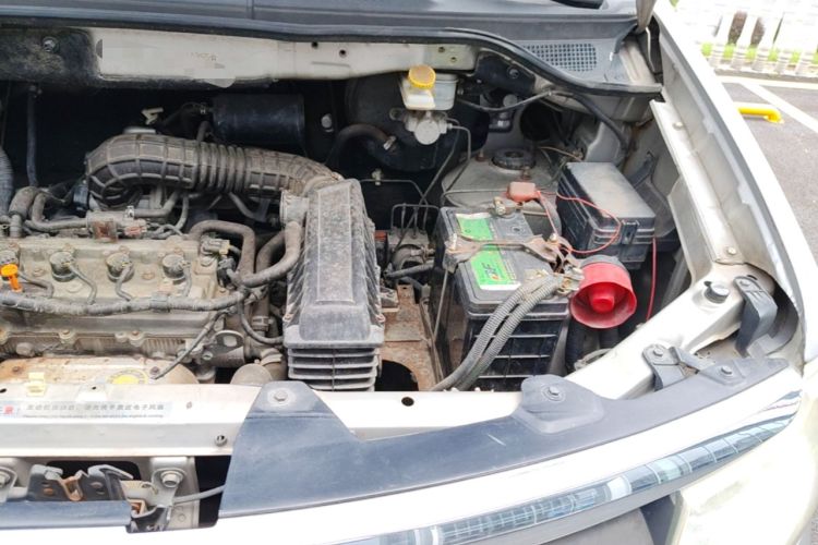 Used Dongfeng Shuaike 2013 Facelift 1.5L Manual Comfort 7-Seater China V Standard Engine Bay Left