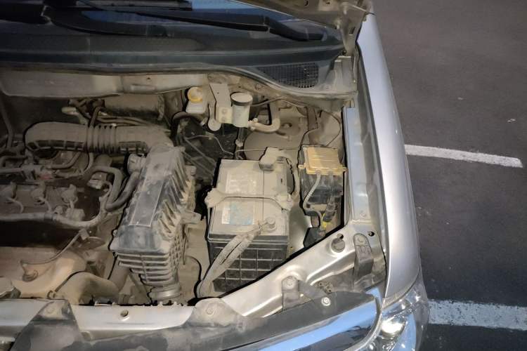 Used Dongfeng Shuaike 2013 1.5L Manual Standard Model 7-Seater China V Standard Engine Bay Left