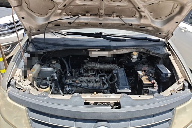 Used Dongfeng Shuaike 2013 Revised Version 1.5L Manual Standard Edition 7 Seats China V Emission Standard Engine Bay