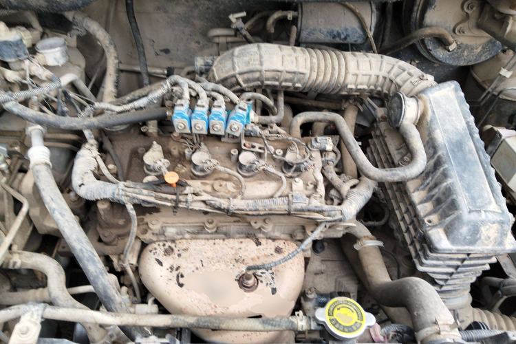 Used Dongfeng Shuaike 2013 1.5L Manual Standard Model 7-Seater China V Standard Engine Bay