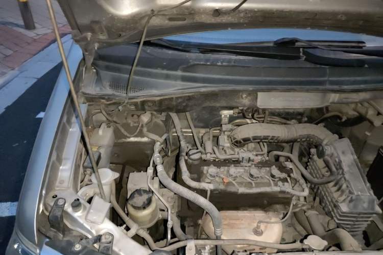Used Dongfeng Shuaike 2013 1.5L Manual Standard Model 7-Seater China V Standard Engine Bay Right