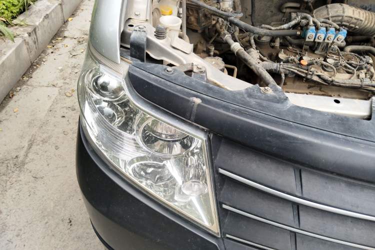Used Dongfeng Shuaike 2013 1.5L Manual Standard Model 7-Seater China V Standard Engine Bay Right