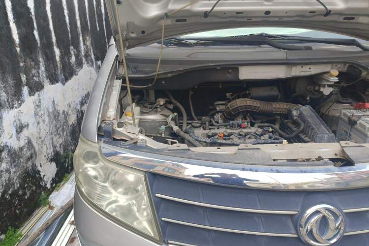 Used Dongfeng Shuaike 2013 Revised Version 1.5L Manual Comfort Trim 7 Seats China IV Standard Engine Bay Right