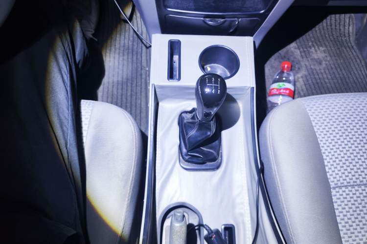 Used Dongfeng Shuaike 2013 Facelift 1.5L Manual Luxury 7-Seater China IV Standard Gear Lever