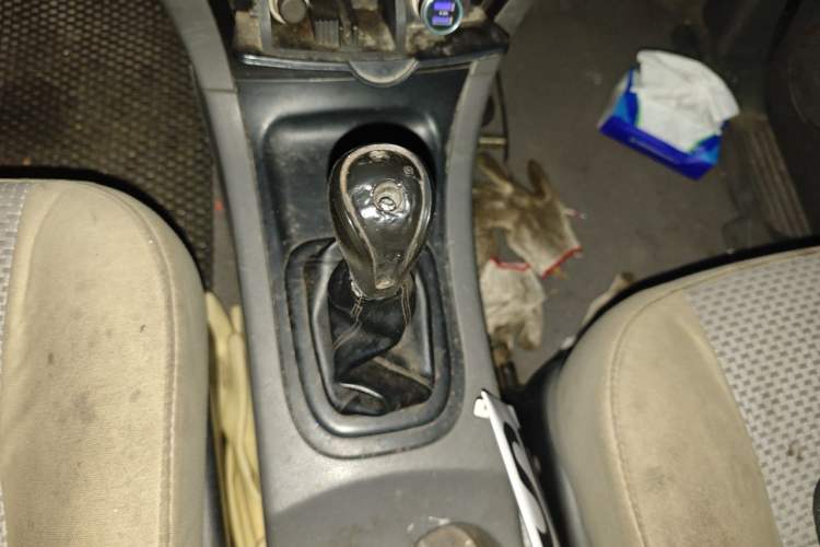 Used Dongfeng Shuaike 2013 Revised Version 1.5L Manual Standard Trim 5 Seats China IV Standard Gear Lever
