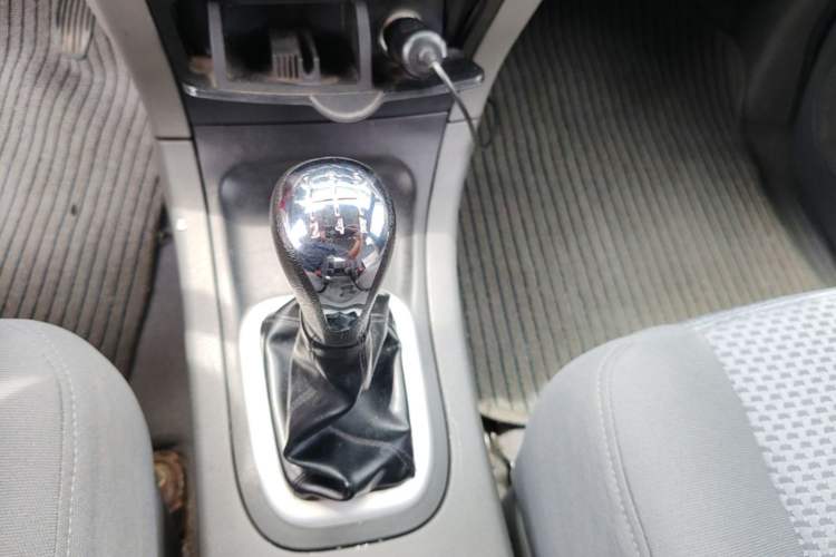 Used Dongfeng Shuaike 2013 Facelift 1.5L Manual Comfort 7-Seater China V Standard Gear Lever