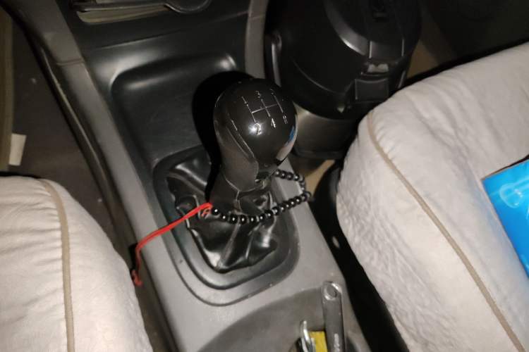 Used Dongfeng Shuaike 2013 1.5L Manual Standard Model 7-Seater China V Standard Gear Lever