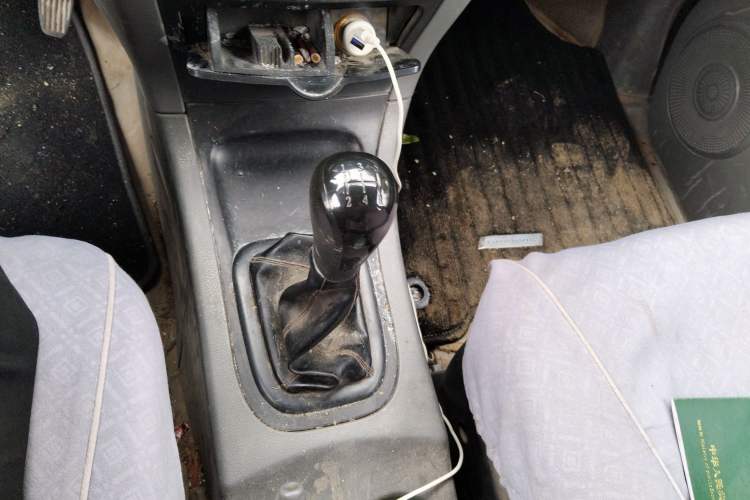 Used Dongfeng Shuaike 2013 1.5L Manual Standard Model 7-Seater China V Standard Gear Lever