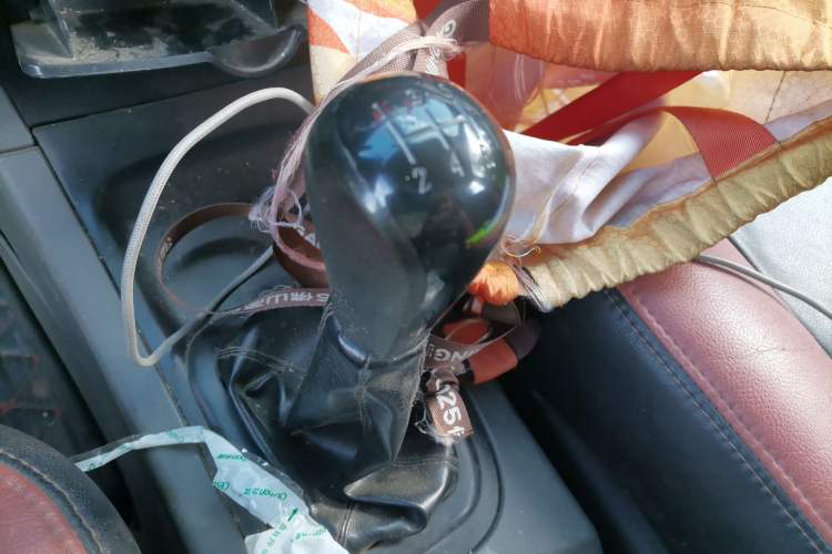Used Dongfeng Shuaike 2013 Facelift 1.5L Manual Luxury 7-Seater China IV Standard Gear Lever