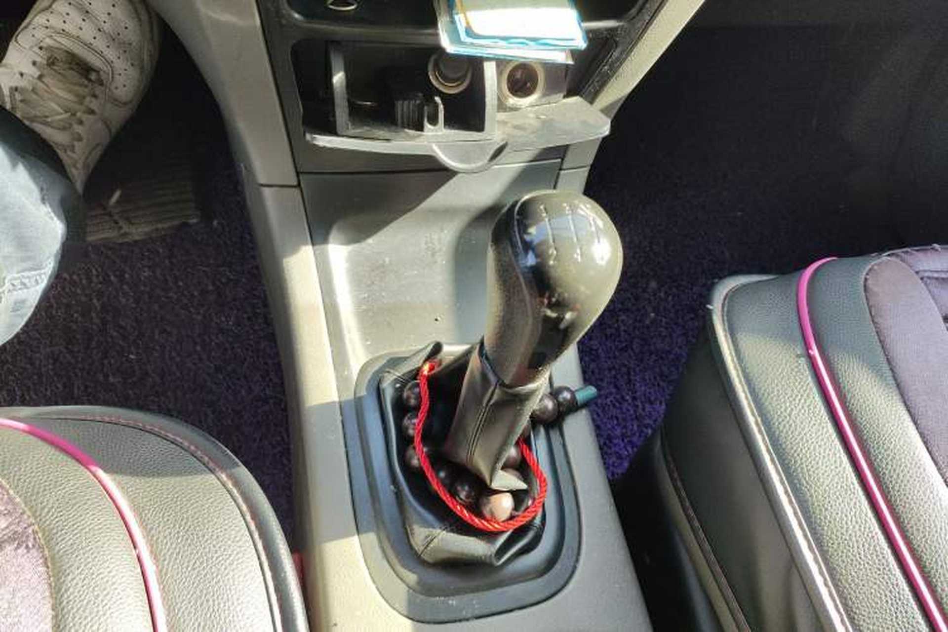 Used Dongfeng Shuaike 2013 Revised Version 1.5L Manual Comfort Trim 7 Seats China IV Standard Gear Lever