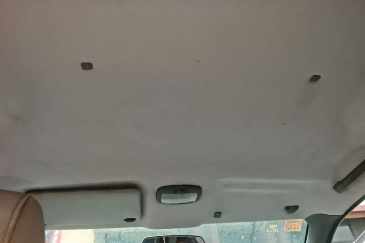 Used Dongfeng Shuaike 2013 Revised Version 1.5L Manual Standard Edition 7 Seats China IV Standard Headliner