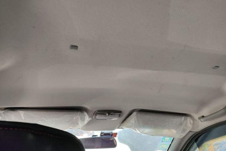 Used Dongfeng Shuaike 2013 Revised Version 1.5L Manual Comfort Trim 7 Seats China IV Standard Headliner