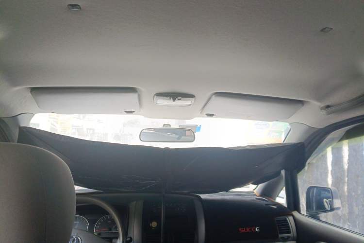Used Dongfeng Shuaike 2013 Revised Version 1.5L Manual Comfort Trim 7 Seats China IV Standard Headliner