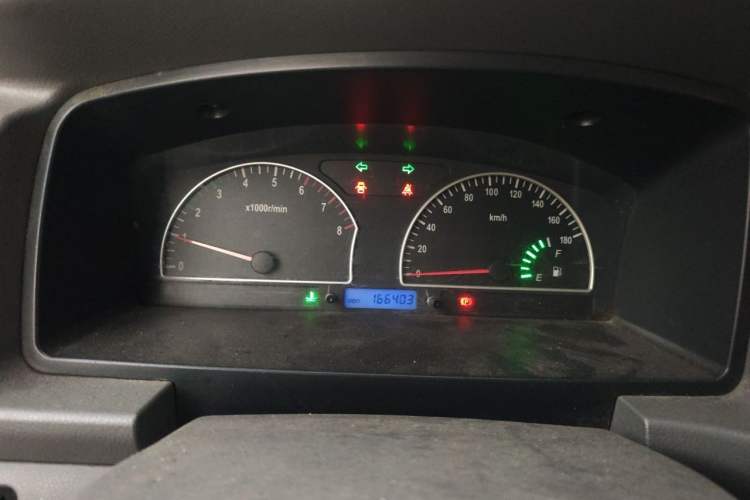 Used Dongfeng Shuaike 2013 Revised Version 1.5L Manual Standard Trim 5 Seats China IV Standard Instrument Cluster