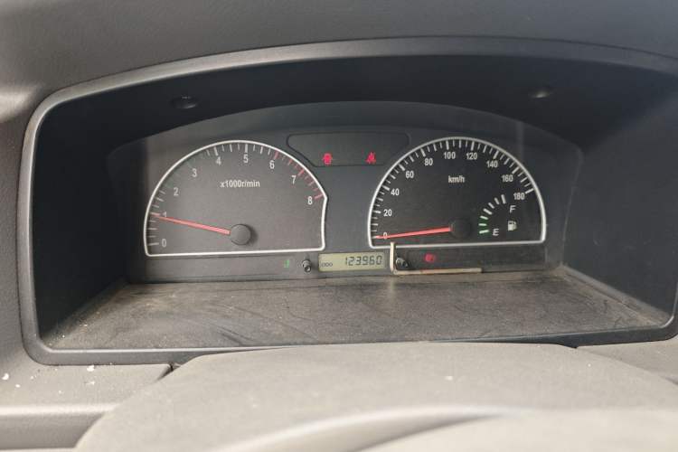 Used Dongfeng Shuaike 2013 Revised Version 1.5L Manual Comfort Trim 7 Seats China IV Standard Instrument Cluster
