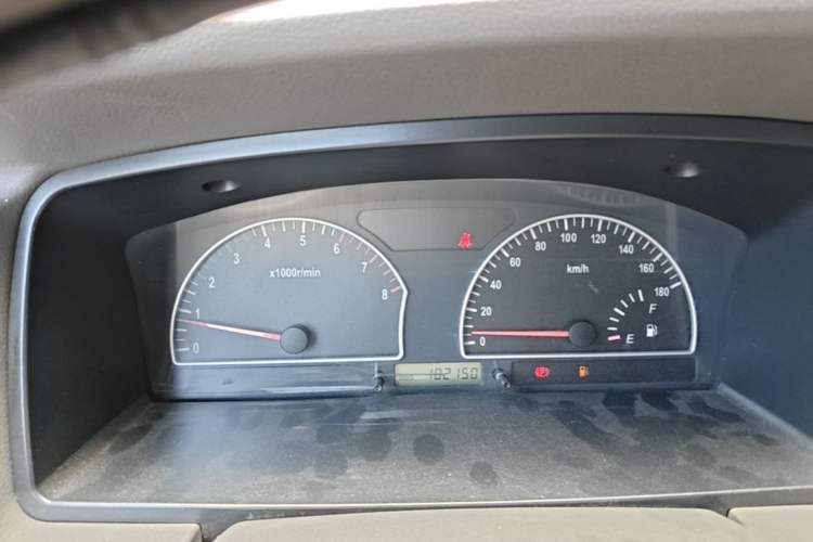 Used Dongfeng Shuaike 2013 Revised Version 1.5L Manual Standard Edition 7 Seats China V Emission Standard Instrument Cluster