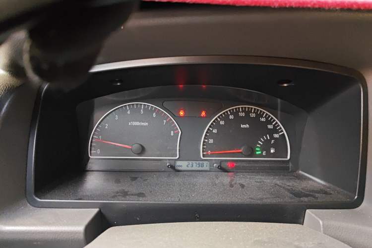 Used Dongfeng Shuaike 2013 Revised Version 1.5L Manual Comfort Trim 7 Seats China IV Standard Instrument Cluster