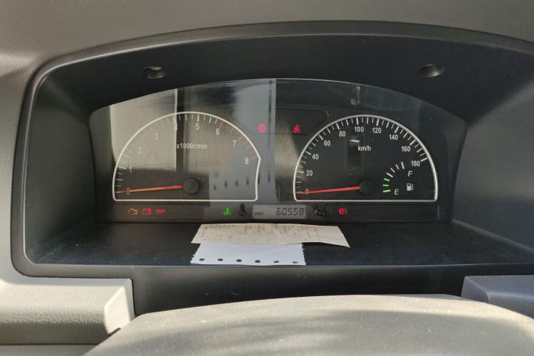 Used Dongfeng Shuaike 2013 Revised Version 1.5L Manual Comfort Trim 7 Seats China IV Standard Instrument Cluster