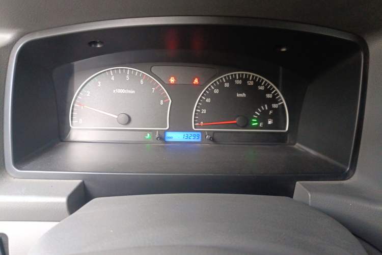 Used Dongfeng Shuaike 2013 Revised Version 1.5L Manual Comfort Trim 7 Seats China IV Standard Instrument Cluster