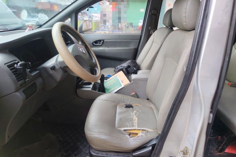 Used Dongfeng Shuaike 2013 Revised Version 1.5L Manual Comfort Trim 7 Seats China IV Standard Left Front Seat
