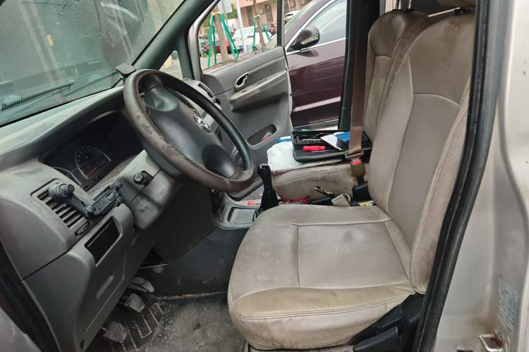 Used Dongfeng Shuaike 2013 Revised Version 1.5L Manual Standard Edition 7 Seats China IV Standard Left Front Seat