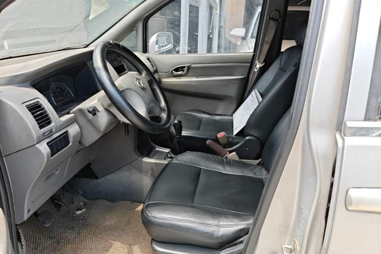 Used Dongfeng Shuaike 2013 Revised Version 1.5L Manual Standard Edition 7 Seats China V Emission Standard Left Front Seat
