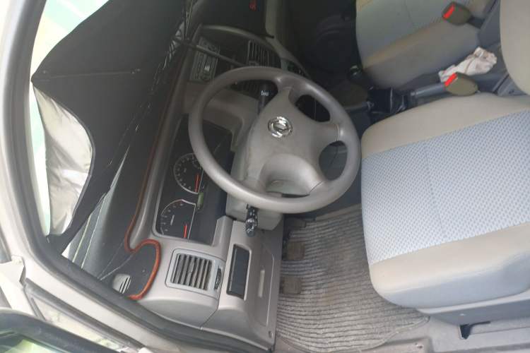 Used Dongfeng Shuaike 2013 Revised Version 1.5L Manual Comfort Trim 7 Seats China IV Standard Left Front Seat