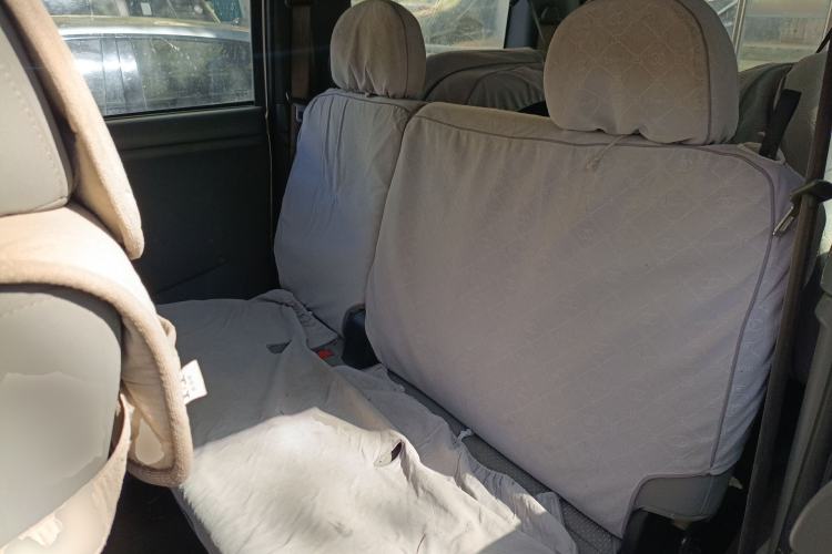 Used Dongfeng Shuaike 2013 Revised Version 1.5L Manual Standard Edition 7 Seats China V Emission Standard Left Rear Seat