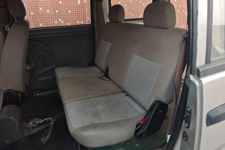 Used Dongfeng Shuaike 2013 Revised Version 1.5L Manual Standard Trim 5 Seats China IV Standard Left Rear Seat