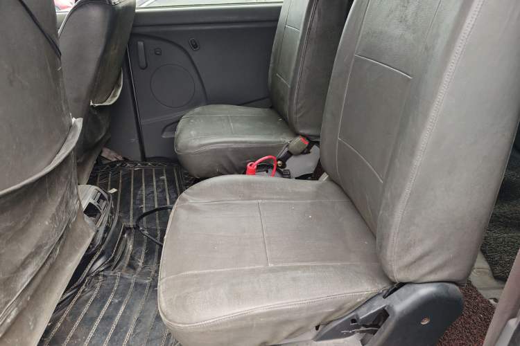 Used Dongfeng Shuaike 2013 Revised Version 1.5L Manual Comfort Trim 7 Seats China IV Standard Left Rear Seat