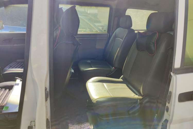 Used Dongfeng Shuaike 2013 Revised Version 1.5L Manual Comfort Trim 7 Seats China IV Standard Left Rear Seat
