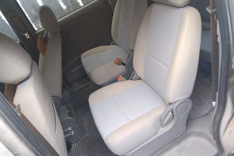 Used Dongfeng Shuaike 2013 Revised Version 1.5L Manual Comfort Trim 7 Seats China IV Standard Left Rear Seat