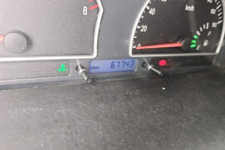 Used Dongfeng Shuaike 2013 Facelift 1.5L Manual Comfort 7-Seater China V Standard Odometer Close Up
