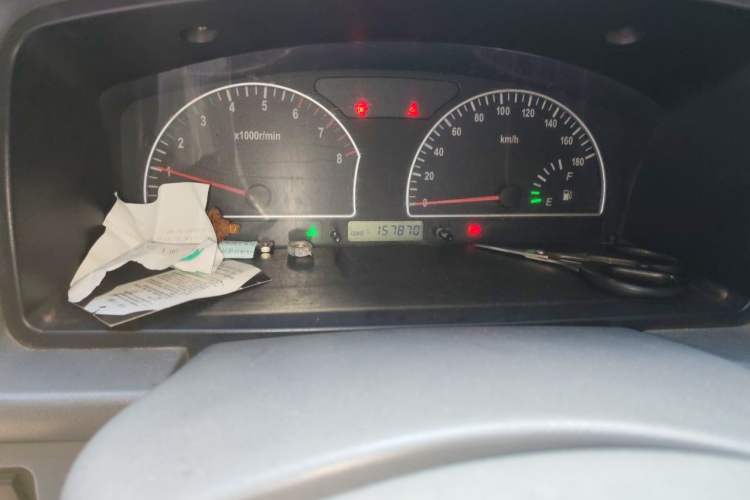 Used Dongfeng Shuaike 2013 Revised Version 1.5L Manual Comfort Trim 7 Seats China IV Standard Odometer Close Up