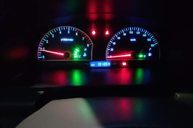 Used Dongfeng Shuaike 2013 1.5L Manual Standard Model 7-Seater China V Standard Odometer Close Up