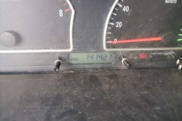 Used Dongfeng Shuaike 2013 Facelift 1.5L Manual Luxury 7-Seater China IV Standard Odometer Close Up
