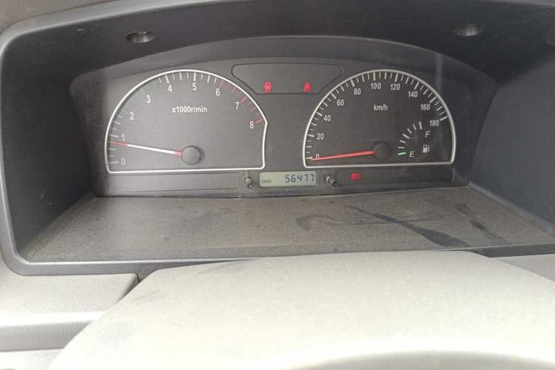Used Dongfeng Shuaike 2013 Revised Version 1.5L Manual Comfort Trim 7 Seats China IV Standard Odometer Close Up