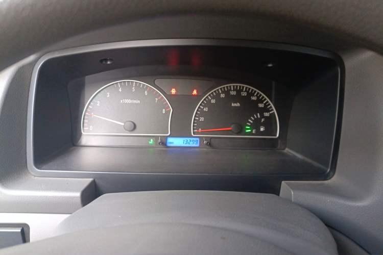 Used Dongfeng Shuaike 2013 Revised Version 1.5L Manual Comfort Trim 7 Seats China IV Standard Odometer Close Up