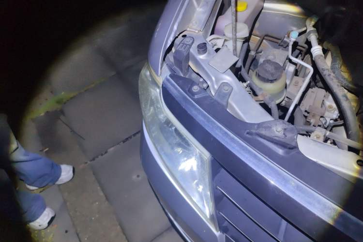 Used Dongfeng Shuaike 2013 Facelift 1.5L Manual Luxury 7-Seater China IV Standard Right Front Headlight