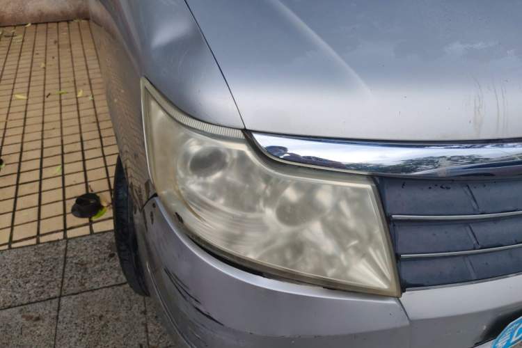 Used Dongfeng Shuaike 2013 Revised Version 1.5L Manual Comfort Trim 7 Seats China IV Standard Right Front Headlight