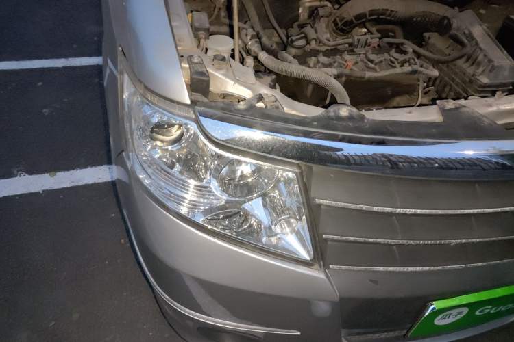 Used Dongfeng Shuaike 2013 1.5L Manual Standard Model 7-Seater China V Standard Right Front Headlight