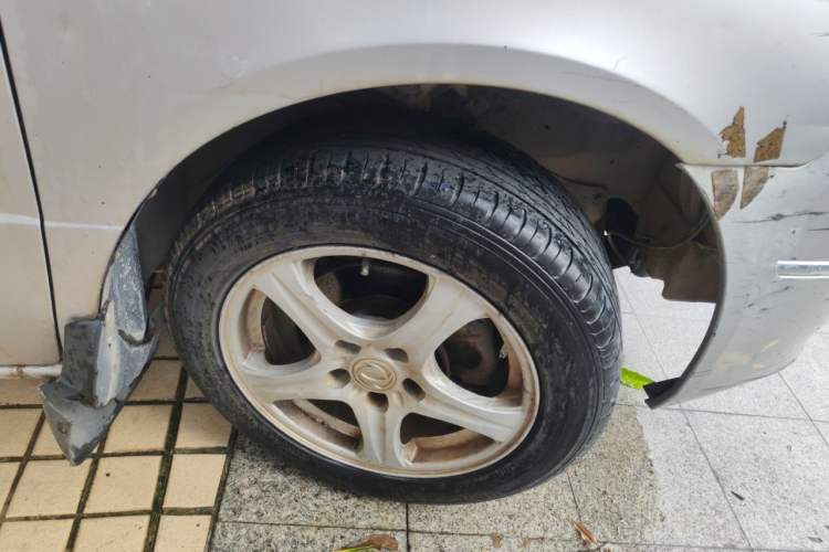 Used Dongfeng Shuaike 2013 Revised Version 1.5L Manual Comfort Trim 7 Seats China IV Standard Right Front Wheel Hub