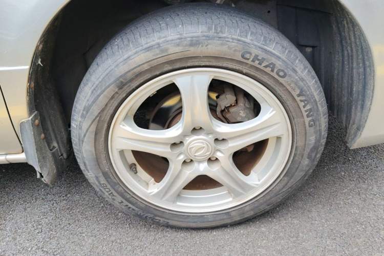 Used Dongfeng Shuaike 2013 Facelift 1.5L Manual Comfort 7-Seater China V Standard Right Front Wheel Hub