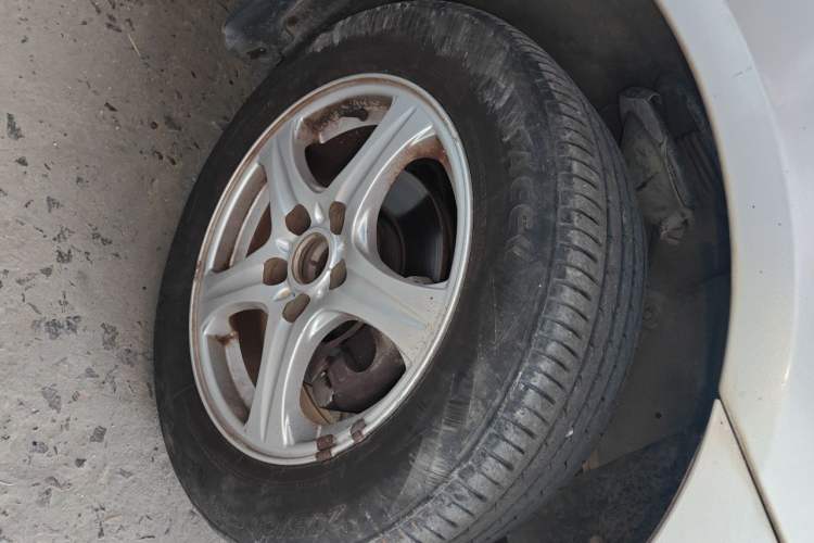 Used Dongfeng Shuaike 2013 Revised Version 1.6L Manual Luxury 7-Seater China V Standard Right Front Wheel Hub