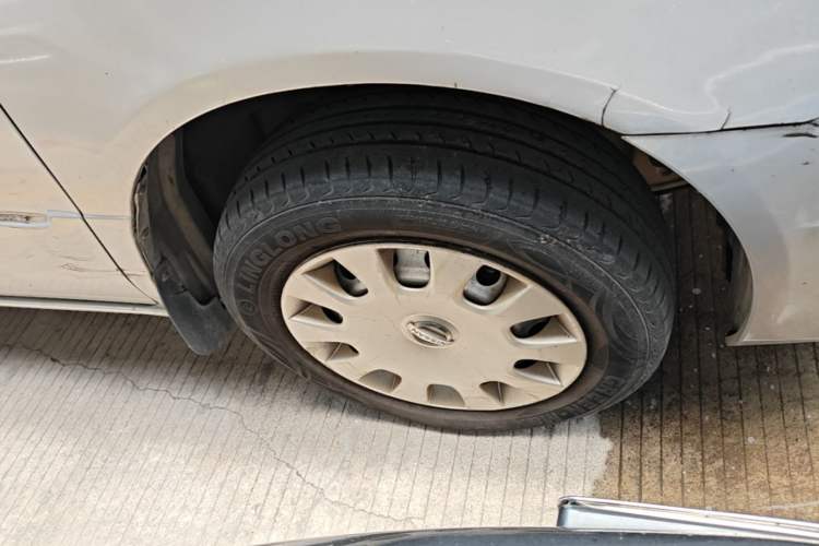 Used Dongfeng Shuaike 2013 Revised Version 1.5L Manual Standard Edition 7 Seats China V Emission Standard Right Front Wheel Hub